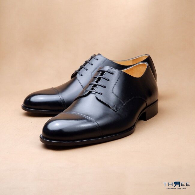 A classy look with cap-toe Oxfords. 