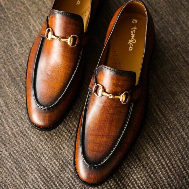 A smart look with hand-painted loafers. 