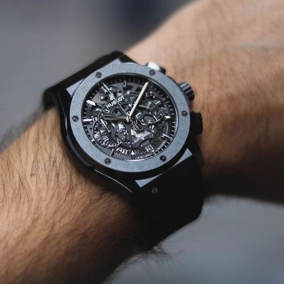 A sleek look with a Hublot Big Bang Watch 