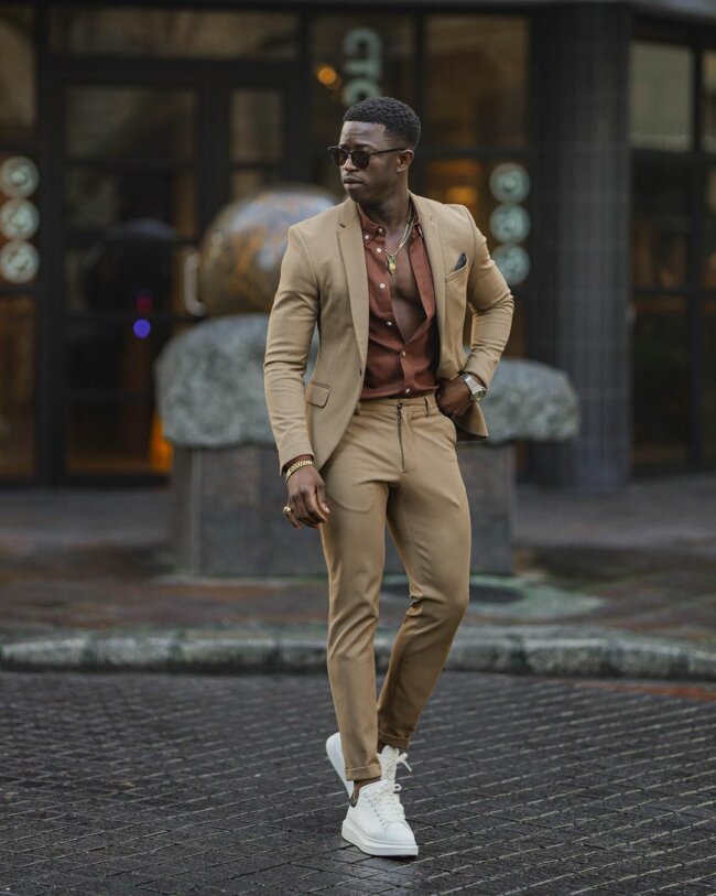 A bold yet elegant look with a khaki suit. 