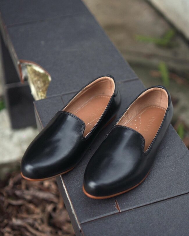 A classy look with polished leather loafers. 