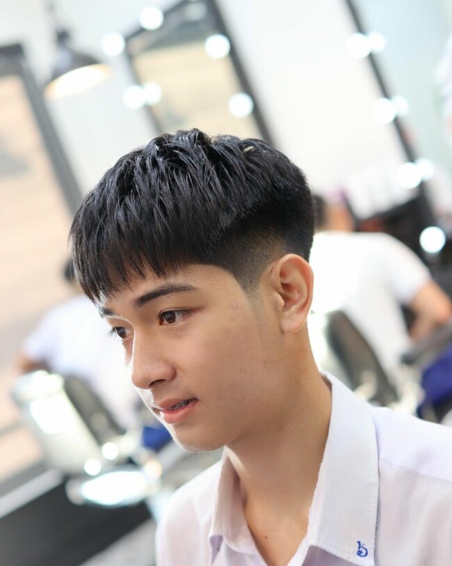 A classy look with a low taper fade hairstyle. 