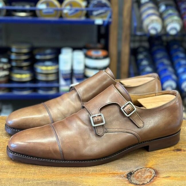 A chic look with polished leather monk strap shoes. 