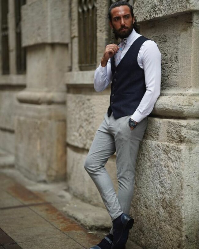 A cool look with a sweater vest and dress shirt. 