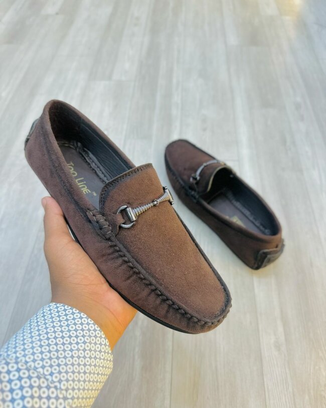 A distinctive appearance with velvet loafers. 