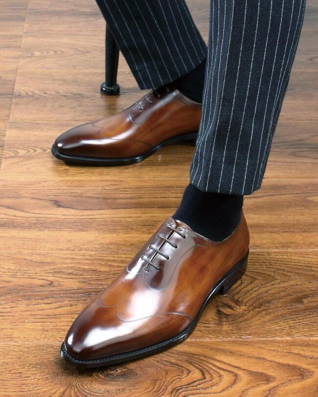A unique look with wingtip Oxford shoes. 