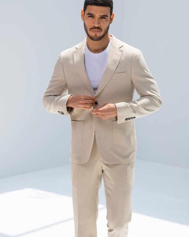A classy look with beige suit. 