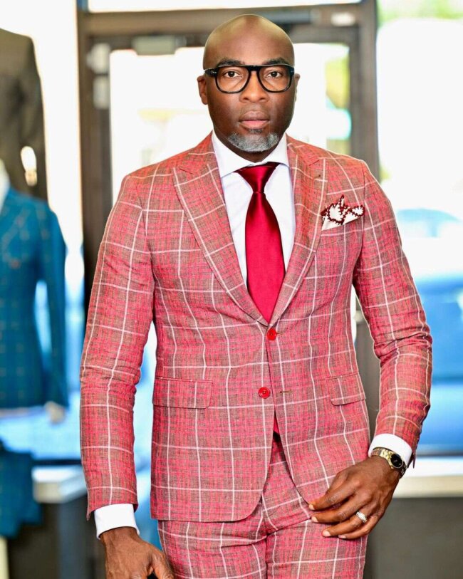 A bold look with a checked linen suit.