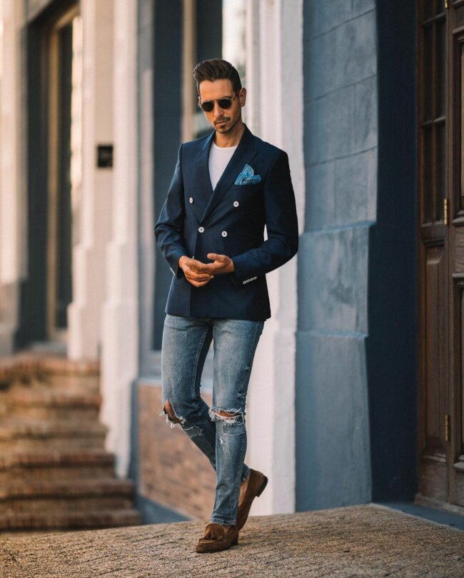 A polished look with a double breasted blazer. 