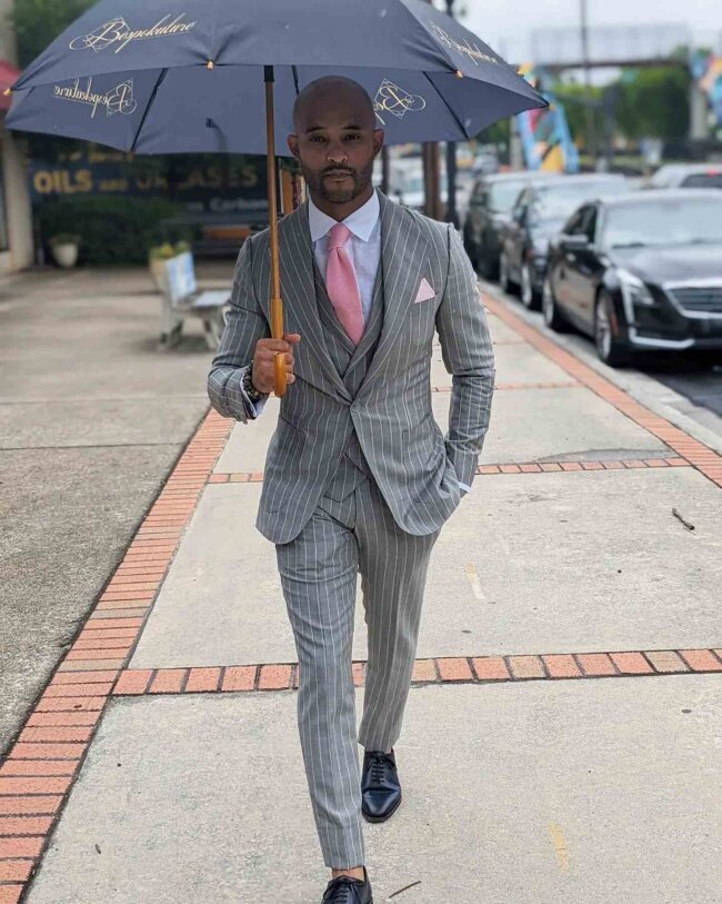 A bold look with gray pinstripe suit.