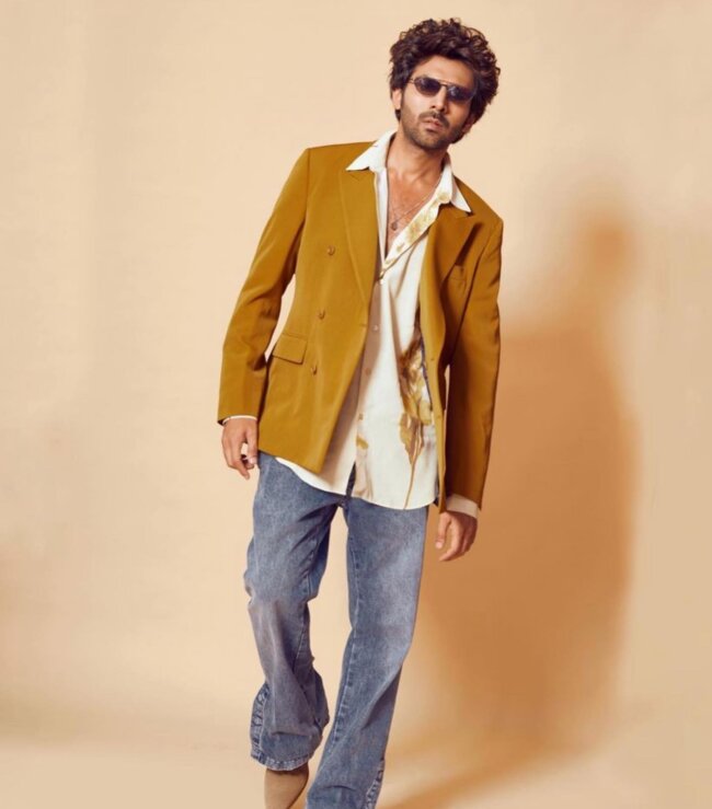 A refined look with mustard blazer. 