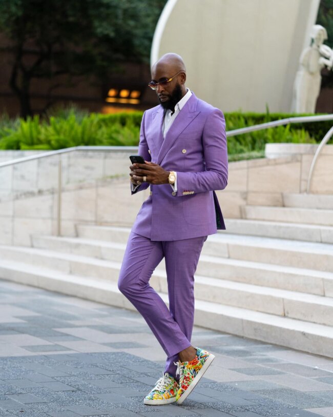 A cool look with a lilac suit.