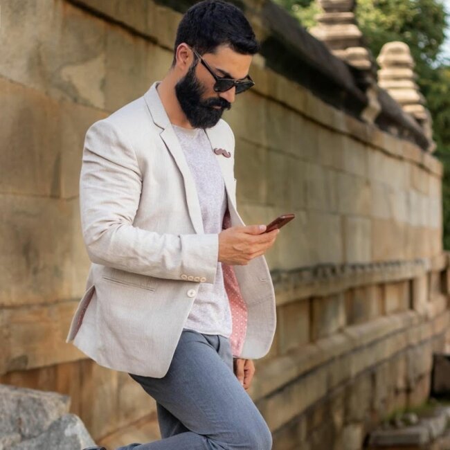 A cool look with a linen blazer. 