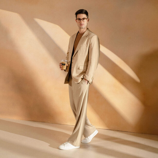 A flawless look with linen jacket and wide leg chinos.