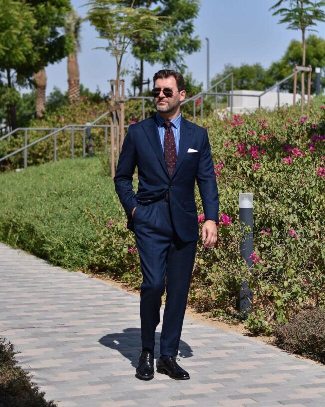 A refined look with navy suit.