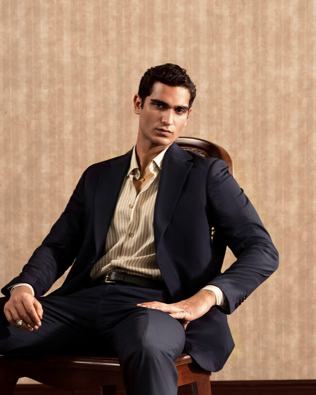 A sleek look with single breasted suit.