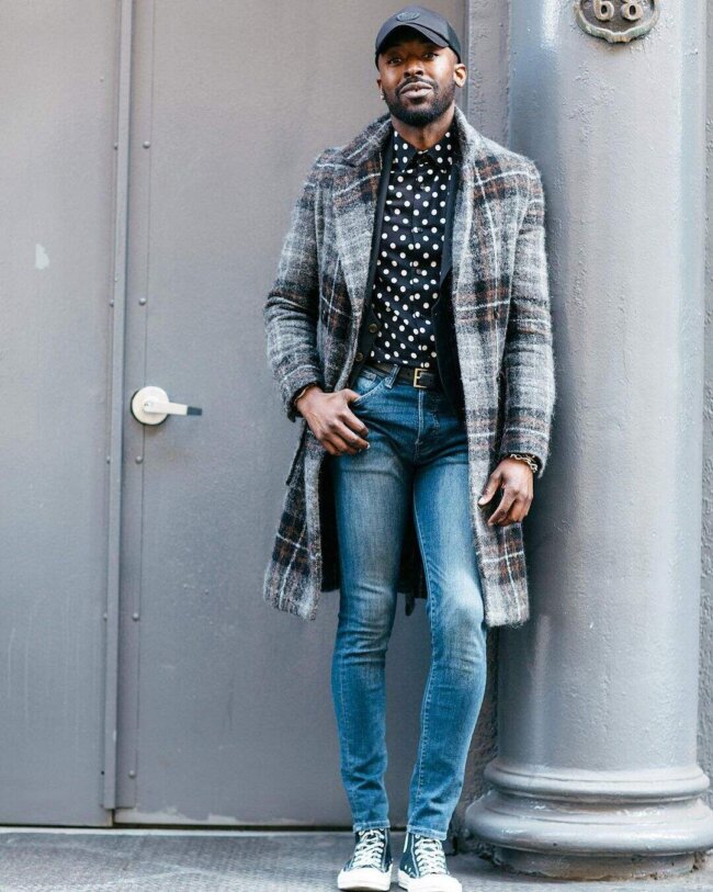 A cool look with slim-fit jeans. 