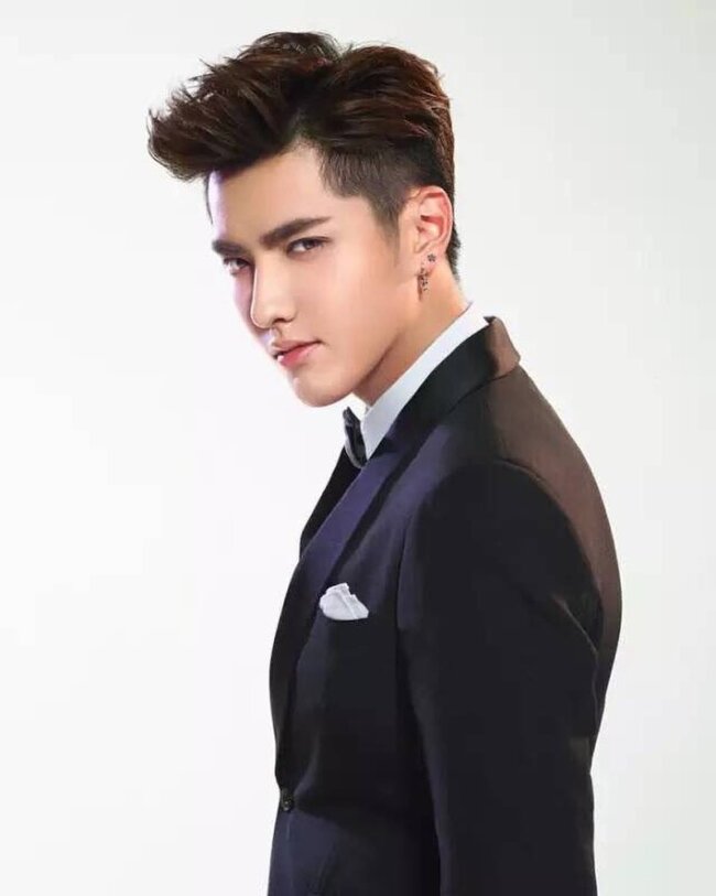 A classy look with textured quiff. 