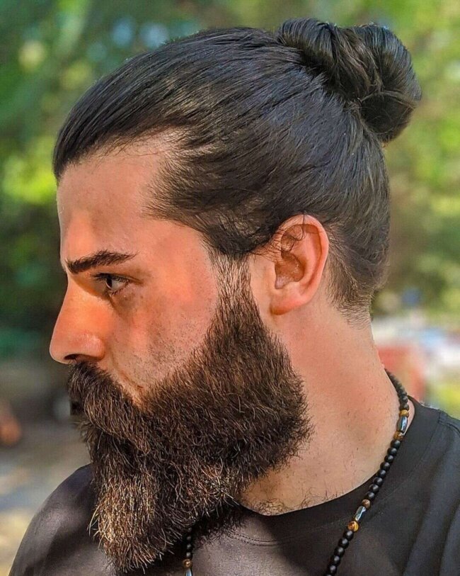 A classic look with viking bun. 