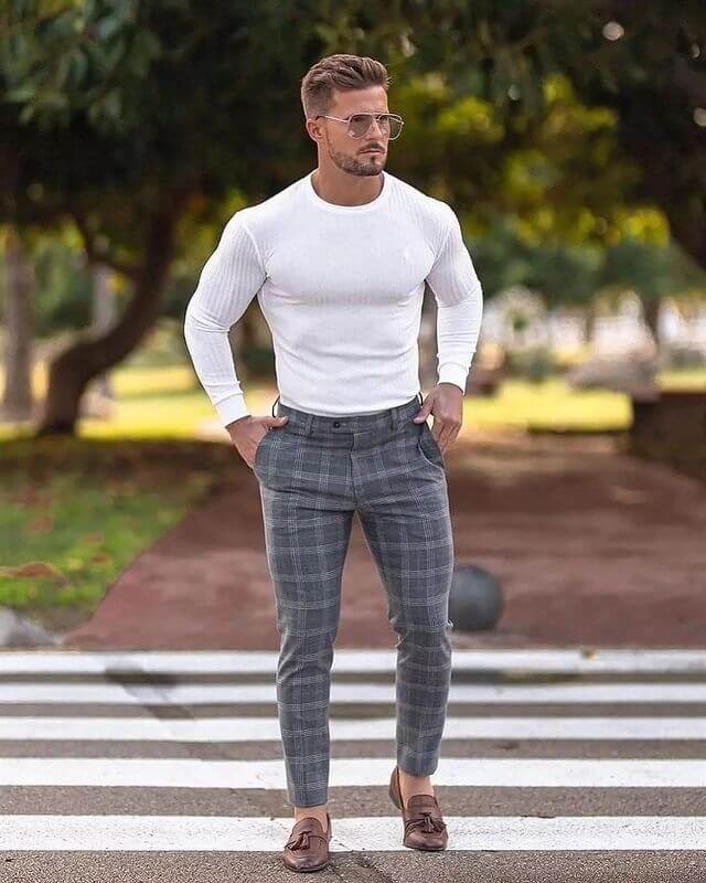 A bold look with slim fit shirt and plaid pants. 